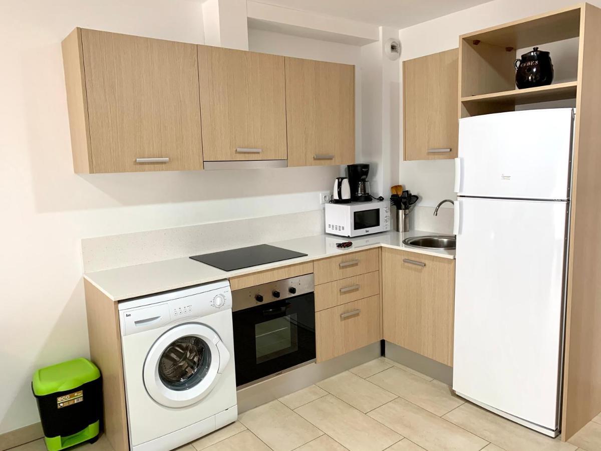 Edifici Violetta Apartment Емпуриабрава Екстериор снимка