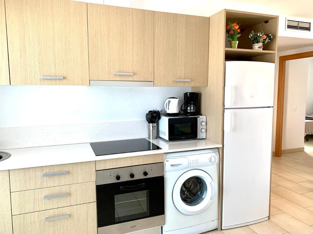 Edifici Violetta Apartment Емпуриабрава Екстериор снимка
