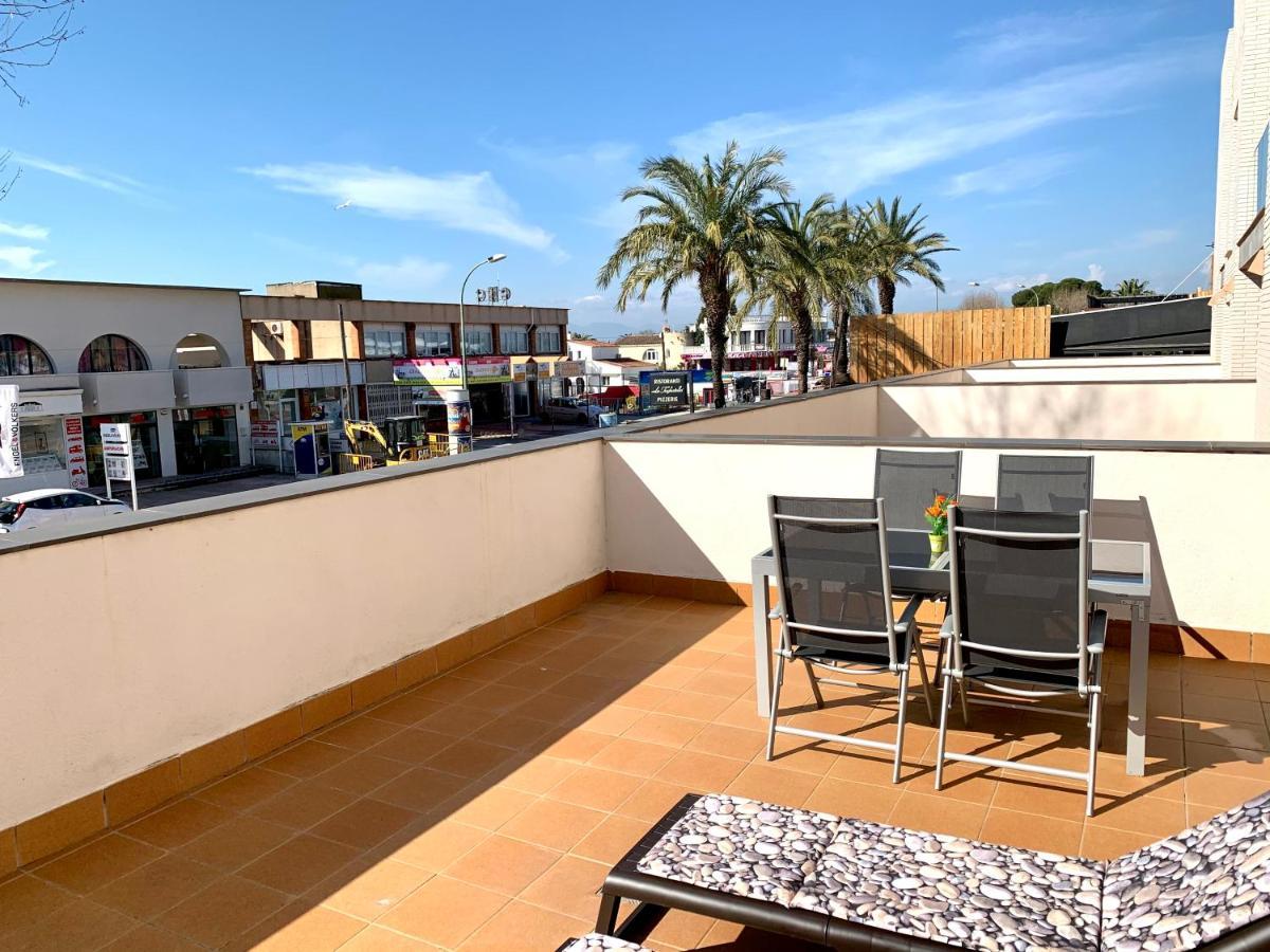 Edifici Violetta Apartment Емпуриабрава Екстериор снимка