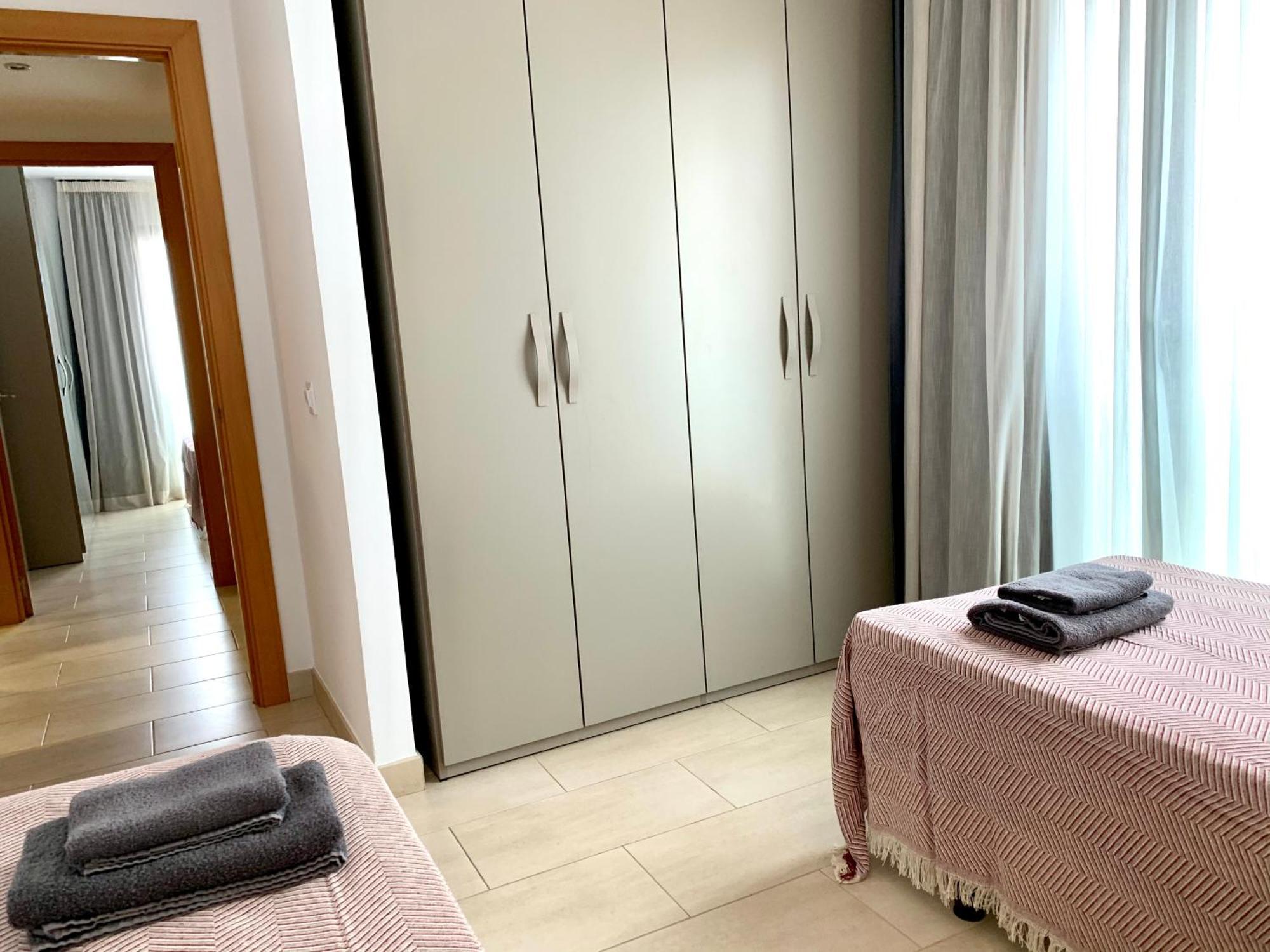 Edifici Violetta Apartment Емпуриабрава Екстериор снимка