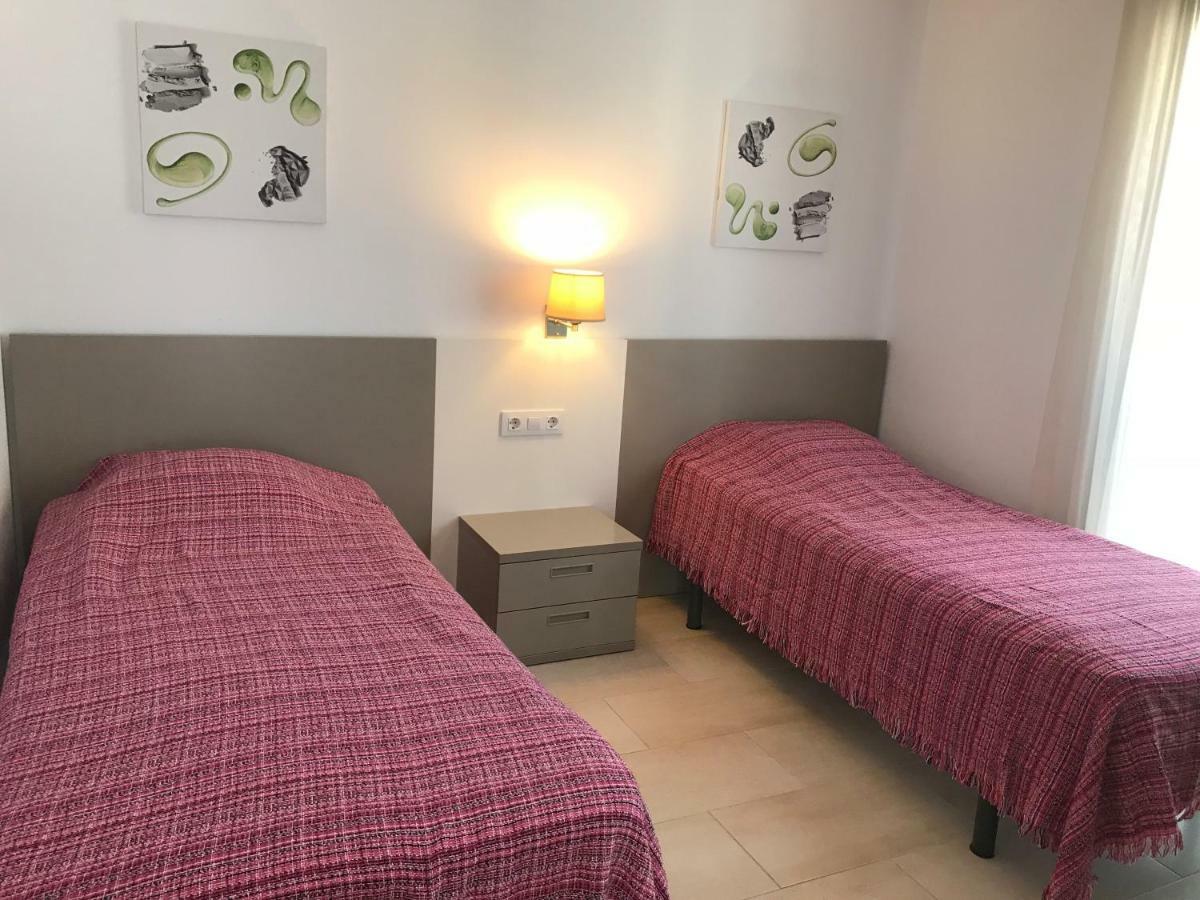 Edifici Violetta Apartment Емпуриабрава Екстериор снимка