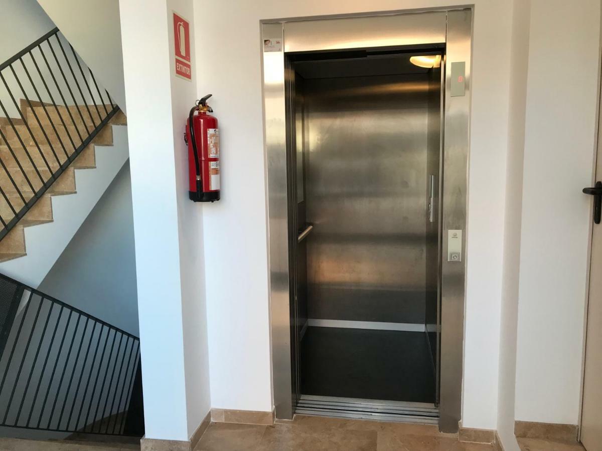 Edifici Violetta Apartment Емпуриабрава Екстериор снимка